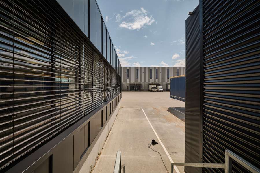 Environmentally friendly logistics building clad with façade cassettes, Hedelandsvej 28B, 2640 Hedehusene, Denmark